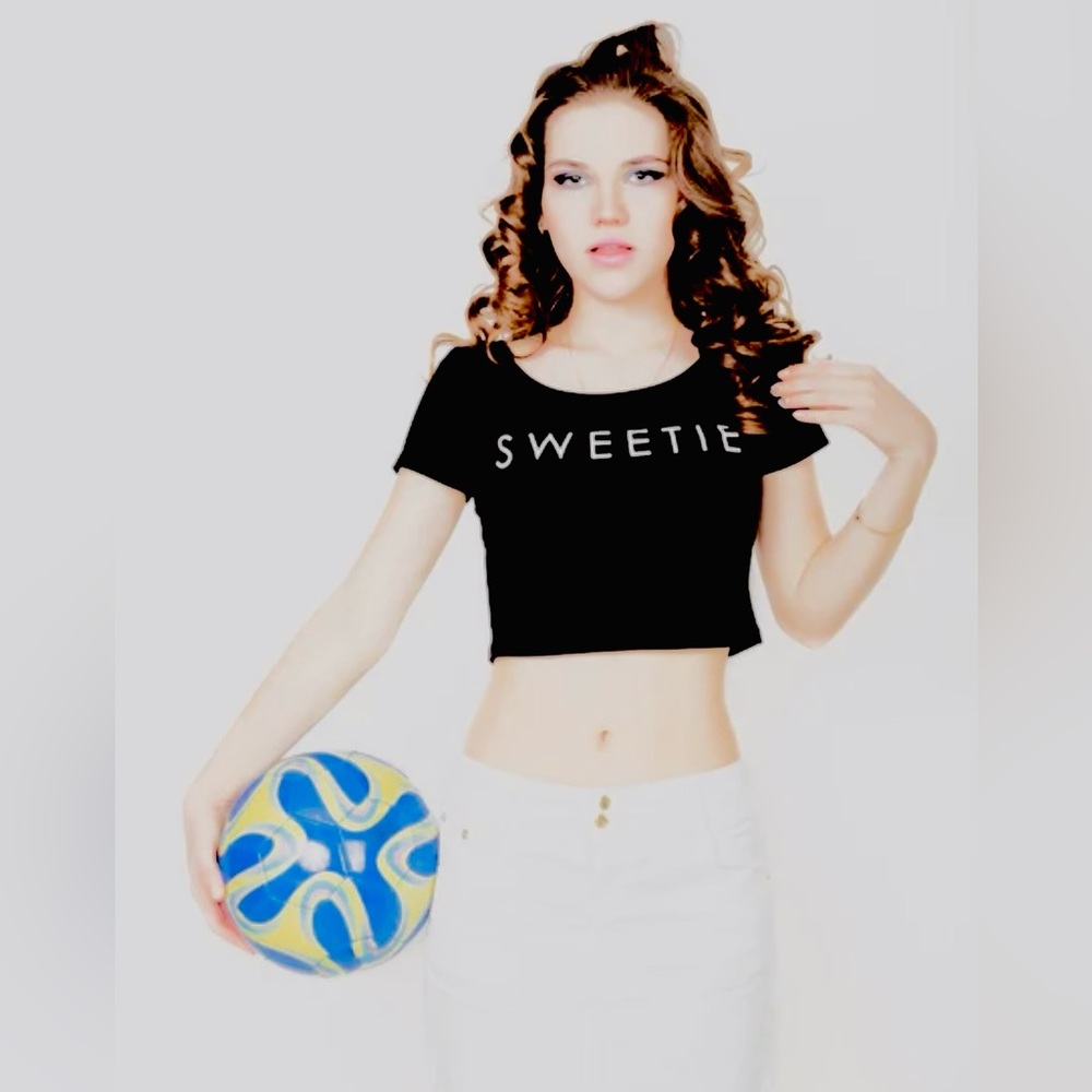 “SWEETIE" Graphic Letter Crop Tee